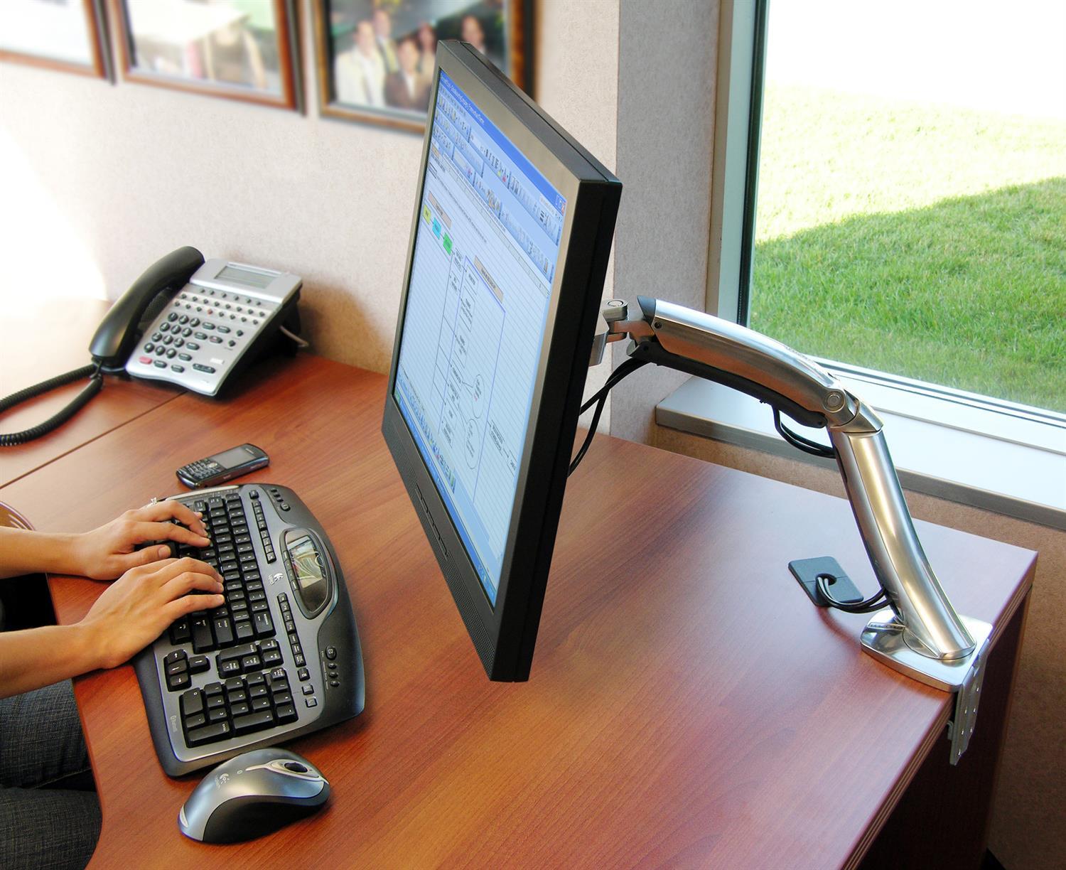 Ergotron MX Monitorarm Tischhalterung für einen Monitor bis 76,2 cm 30 Zoll Aluminium