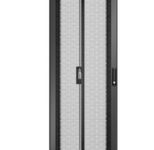 APC Easy Rack 600mm/48HE/1200mm mit Dach, Rollen, Füßen und 4 Halterungen, ohne Boden, ohne Seitenwand, schwarz