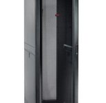 APC NetShelter SX, 42 HE Server Rack-Gehäuse, 600 mm x 1070 mm, mit schwarzen Seitenteilen (AR3100)