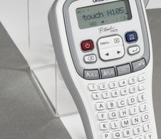 Brother P-touch H105 Beschriftungsgerät (180 dpi, 20 mm/Sek., Schriftbandbreiten 3,5/6/9/12 mm)(PTH105ZG1)