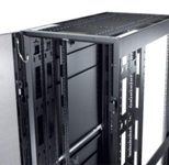 APC NetShelter SX Gehäuse mit schwarzen Seitenteilen, 42 HE, 600 mm x 1200 mm (B x T), -908 kg Shock Packaging