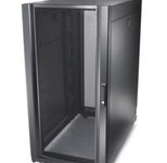 APC NetShelter SX Rack, 24 HE, Breite 600 mm und Tiefe 1070 mm – 566 kg. Shock Packaging (AR3104SP1)