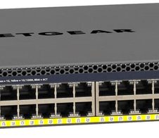 Netgear M4300-52G-PoE+ (GSM4352PB) 48-Port Gigabit PoE+ Stapelbarer Managed Switch mit 4 10G Ports (1000W PSU)