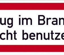 SafetyMarking® Brandschutzaufkleber Aufzug im Brandfall nicht benutzen 14.8 cm x 5.2 cm