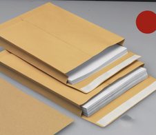 MAILmedia Faltentaschen DIN C4 braun