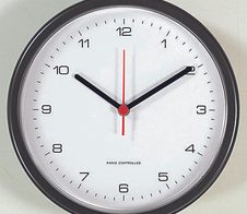 PEWETA Funkwanduhr Design Ø 25 cm schwarz