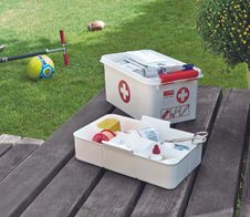 sunware® Erste-Hilfe-Box the q-line 6,0 l - 30,0 x 20,0 x 14,5 cm weiß/rot