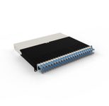 Patchbox patchbox.one Kabeleinzugssystem 8RU/STP (0,8 m) mit 24 Kassetten, Patchkabel Cat. 6a, U/FTP, PoE, Kabel blau
