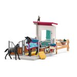 Schleich® Pferdebox mit Stute und Fohlen 42611