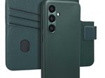 Accezz 2-in-1 Klapphülle aus Leder mit MagSafe für das Samsung Galaxy S24 - Cedar Green