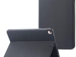 Accezz Classic Klapphülle für das Apple iPad 6 (2018) 9.7 Zoll / iPad 5 (2017) 9.7 Zoll / Air 2 (2014)/Air 1 (2013) - Schwarz